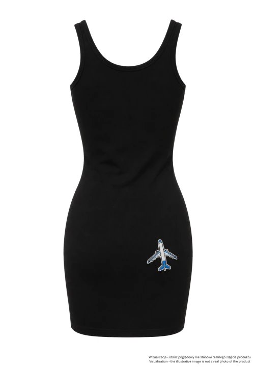 Dopasowana czarna sukienka bawełniana z lotniczymi detalami inspirowanymi awiacją. Haftowane skrzydła pilota, napis „REMOVE BEFORE FLIGHT” i motyw samolotu tworzą unikalny streetwearowy design. Komfortowa, elastyczna i idealna na co dzień.